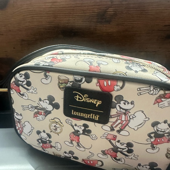 Loungefly Mickey Mouse Crossbody Bag - Cream and Black - Picture 2 of 4
